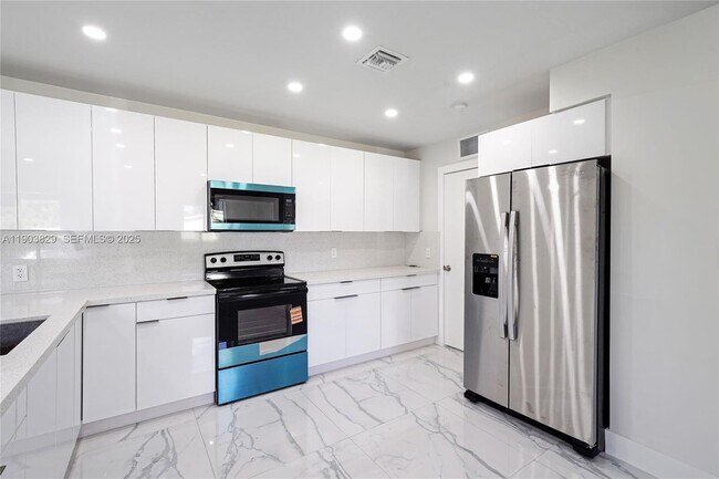 Building Photo - 4670 NW 5th St