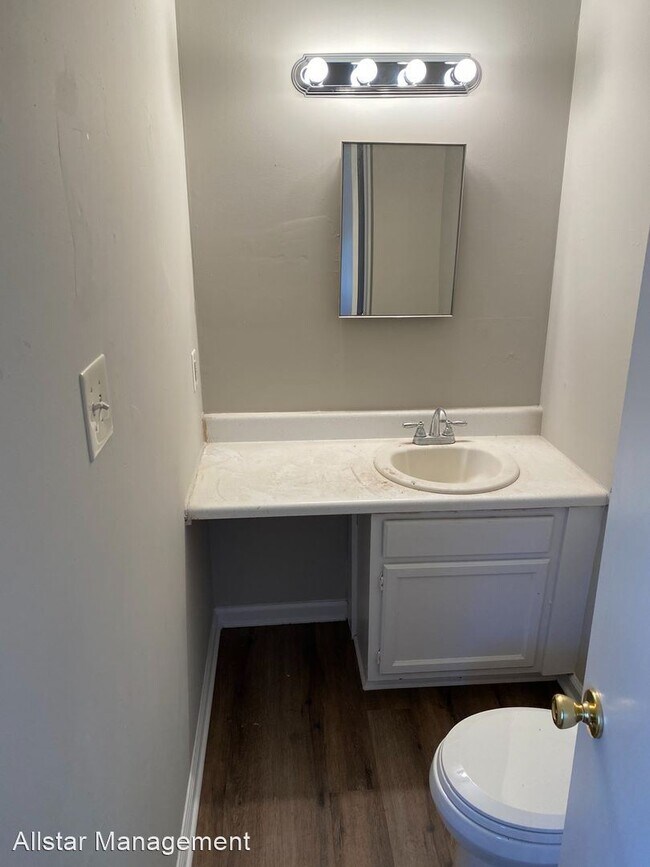 Building Photo - 3 br, 1.5 bath House - 103 Browning St