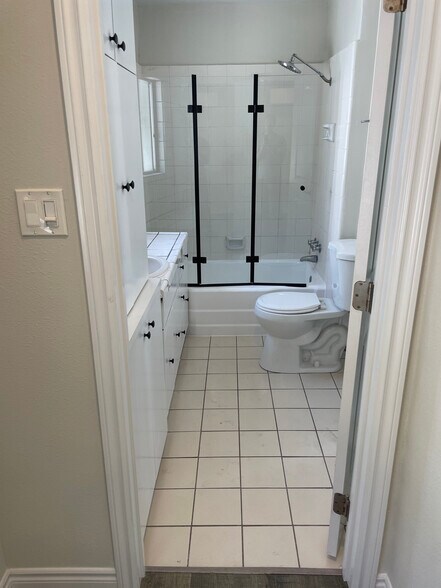 Building Photo - 1518 S Carmelina Ave