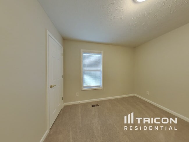 Building Photo - 547 Nottingham Dr
