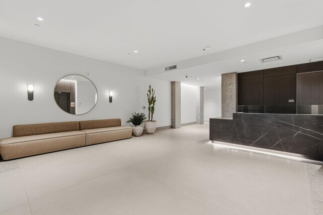 Building Photo - 4849 N Camelback Rdg Dr