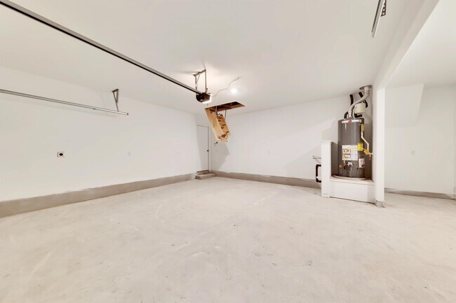 Building Photo - 113 River Rise Rd