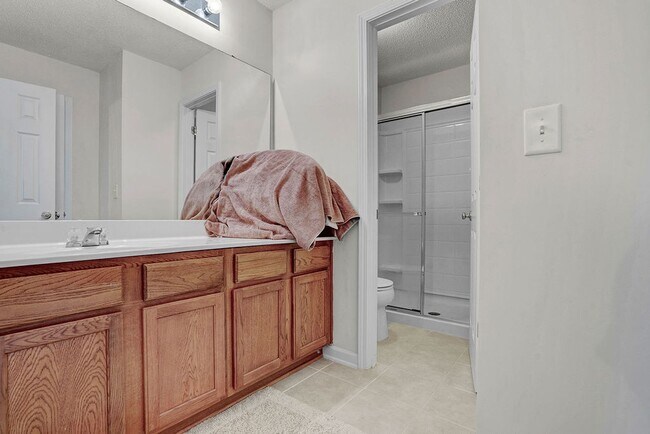 Building Photo - Beautiful  3 bedroom Townhome Living in Apex, NC