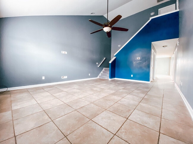 Building Photo - 206 Jessie Cir