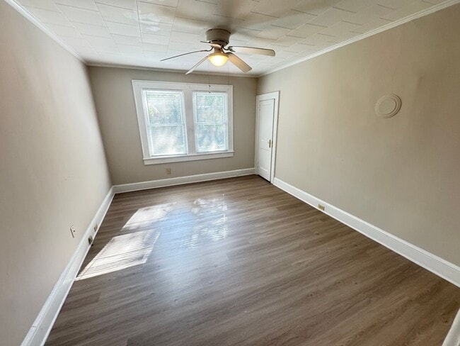 Building Photo - 1 Bed / 1 Bath Duplex Near Downtown Concord