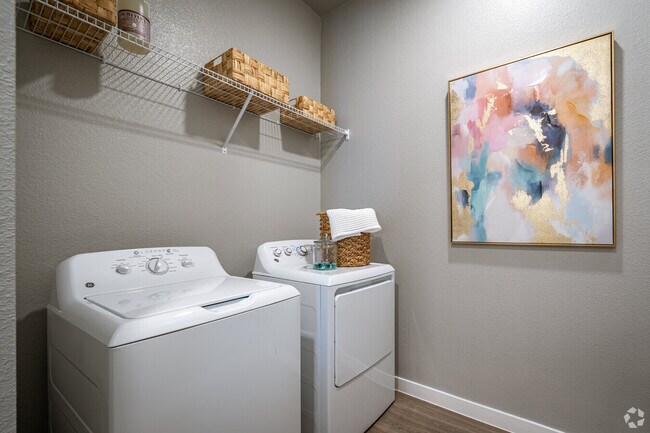 Building Photo - Stylish Spaces in the Center of It All