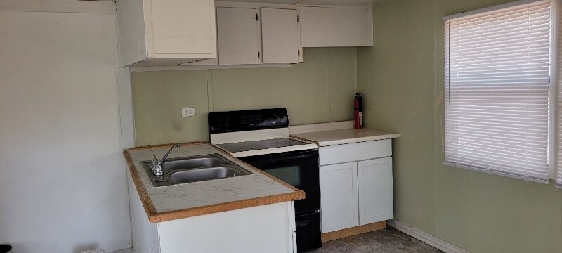 Building Photo - 205-437 Holt Ave