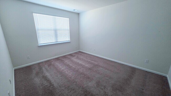 Building Photo - 3565 Bells Lk Cir