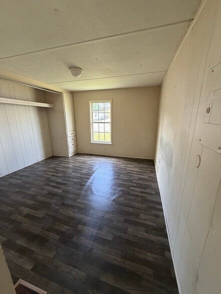 Building Photo - 918 Elm St