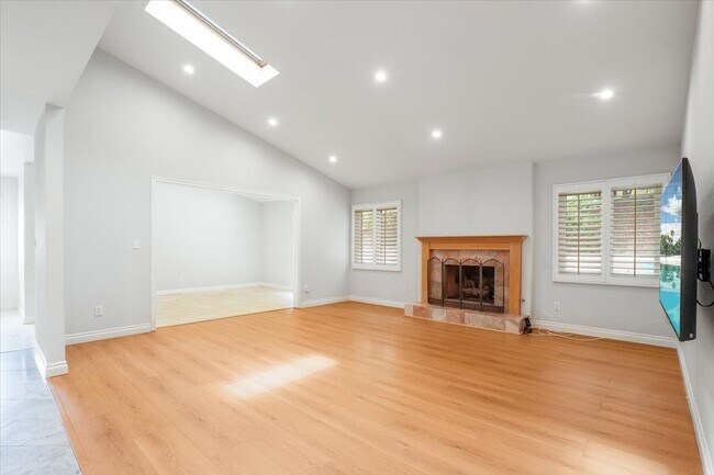 Building Photo - 7365 Pomelo Dr
