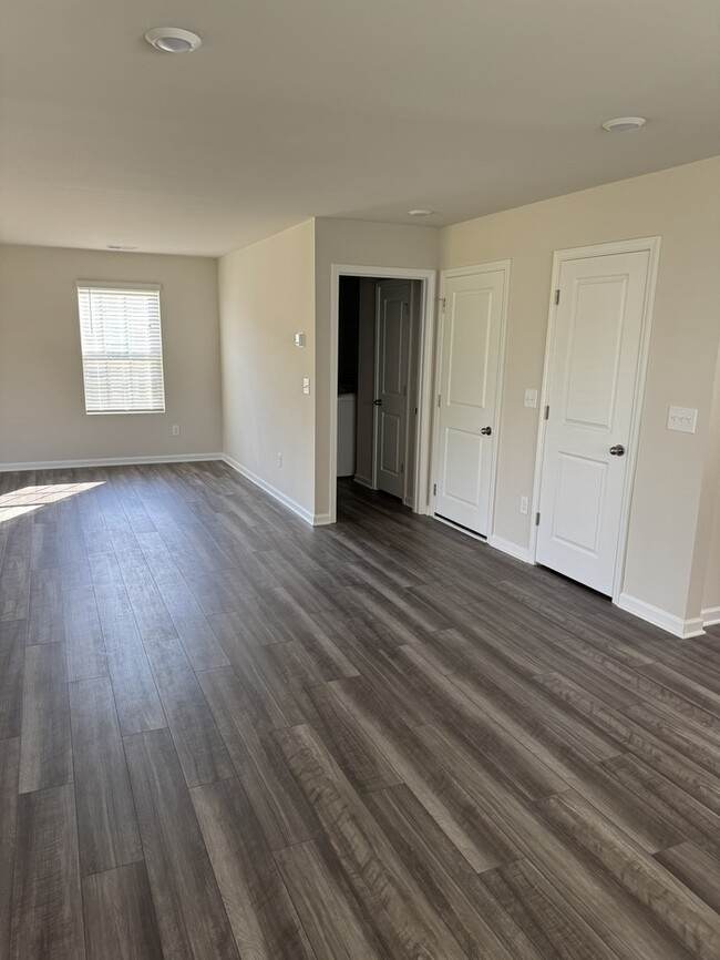 Building Photo - 73 Parkwood Ct
