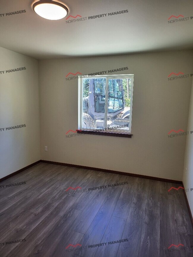 Building Photo - R289A