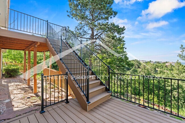 Building Photo - 5 bed/3 bath Main-Level Living with Design...