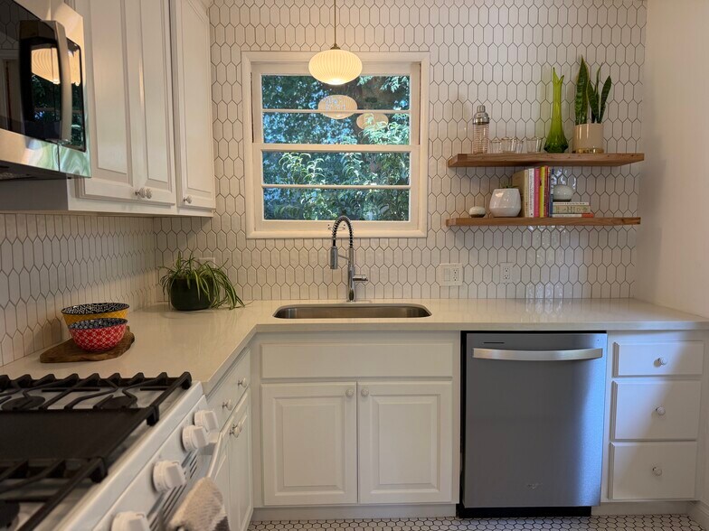 New Kitchen - 2101 Laverna Ave
