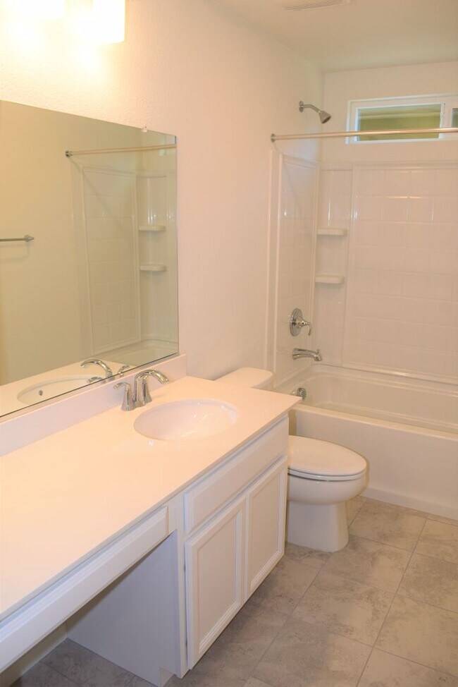 Building Photo - Beautiful Brand New Home located in the Ve...