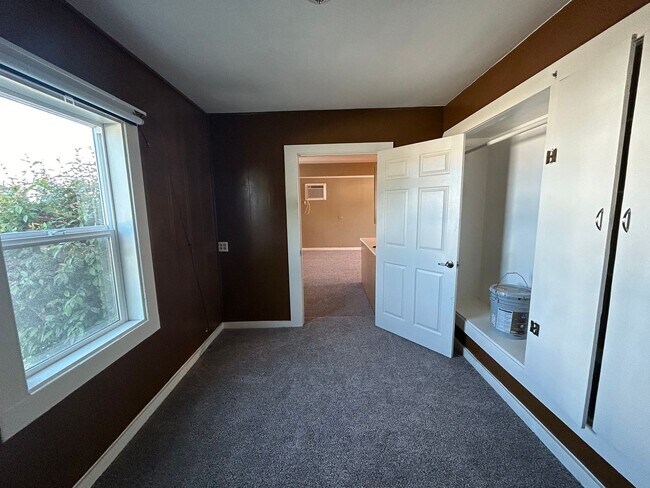 Building Photo - 1441 Coldwell Ave