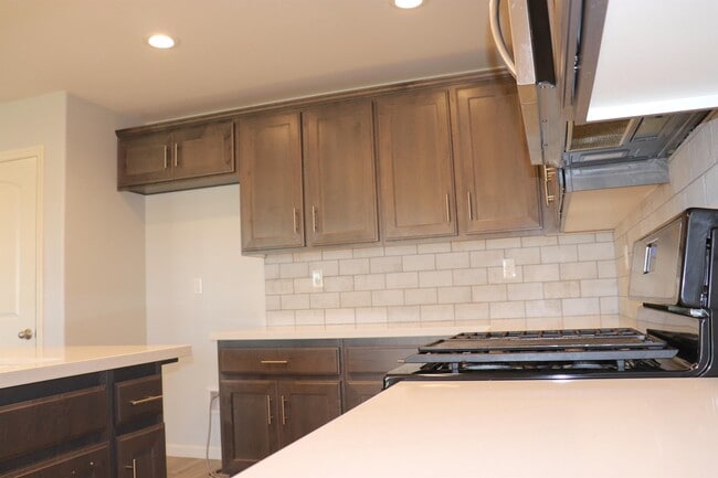 Building Photo - 1884 Clover Drive