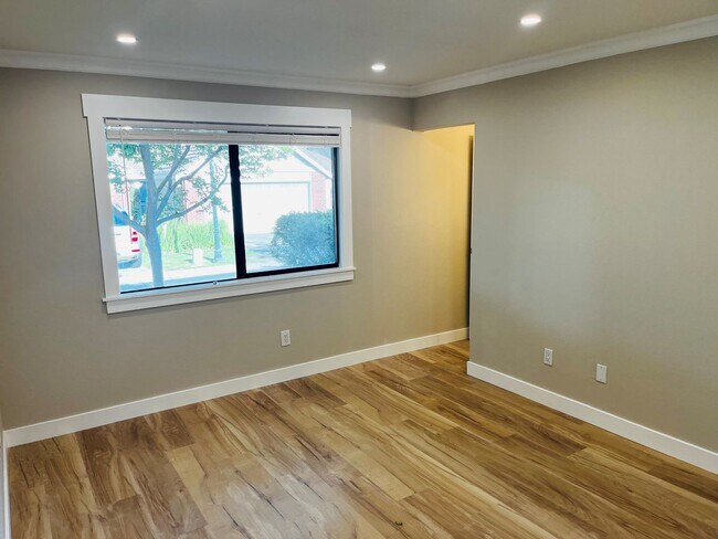 Building Photo - Single Level 2 Bedroom 2 Bath Danville Townhouse/Condo