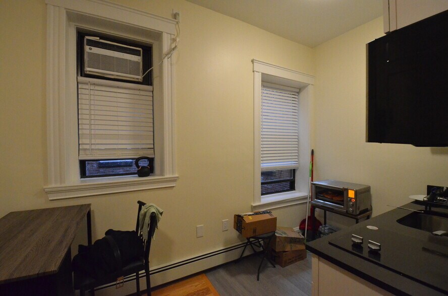 Building Photo - 35 Westland Ave