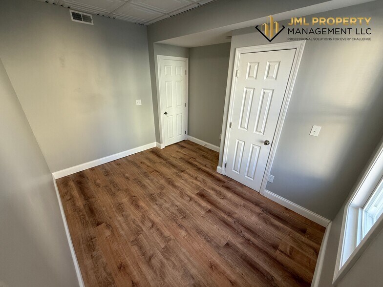 Building Photo - 47 Bogle St