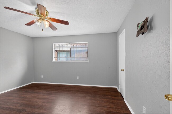 Building Photo - 6110 Gallant Forest Dr