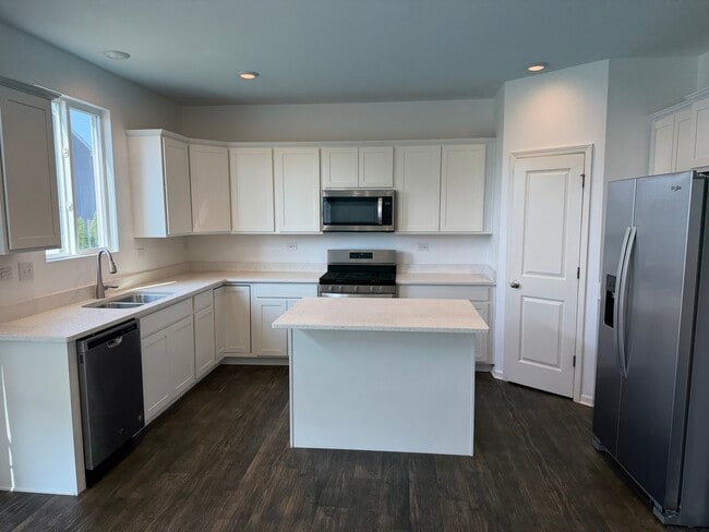 Building Photo - 345 Hemlock Ln
