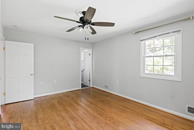 Building Photo - 39225 Foxhill Rd