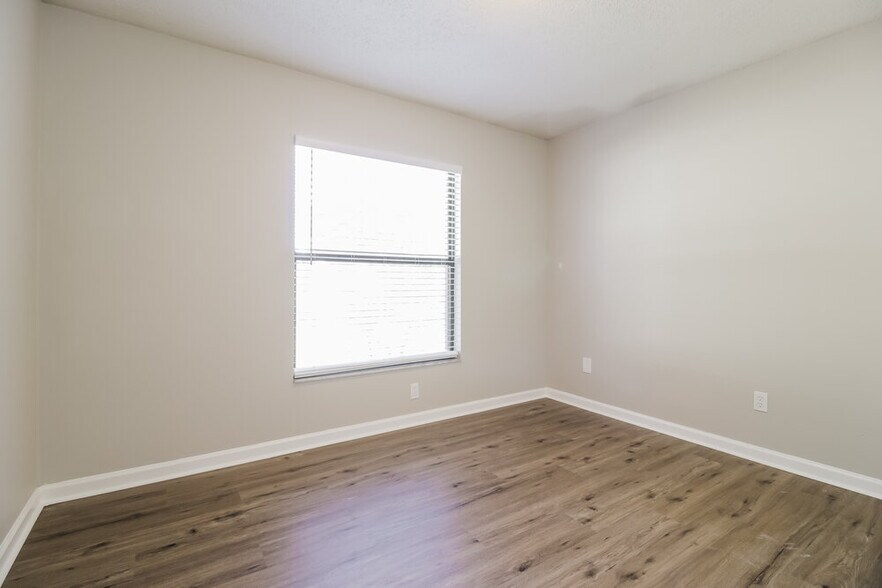 Building Photo - 8318 Mattituck Cir