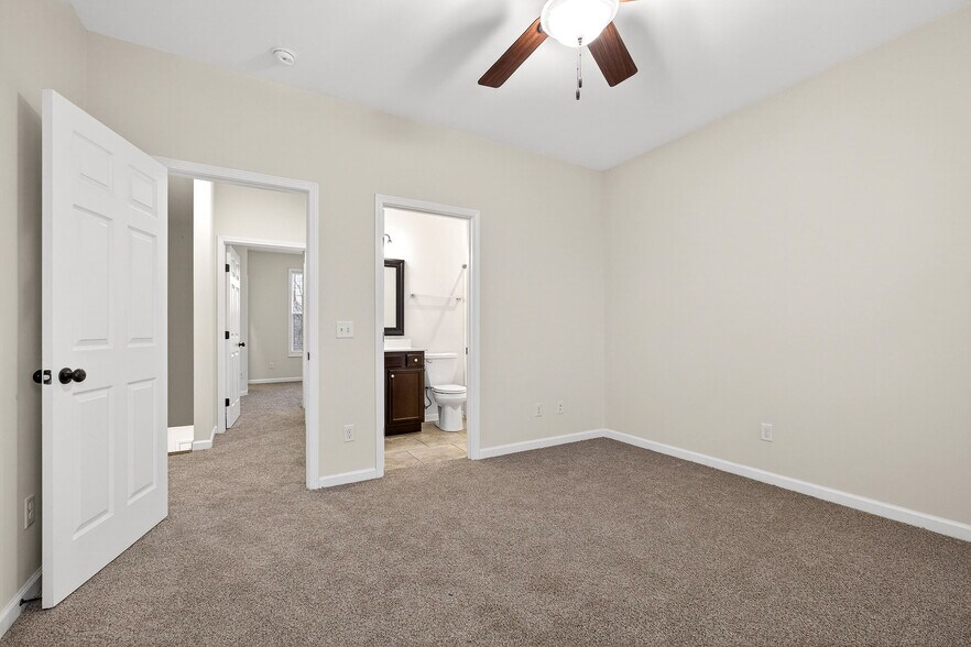 Building Photo - 117 Charlotte Dr