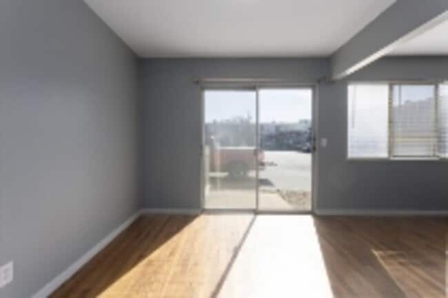 Building Photo - 401 W 87 Pl