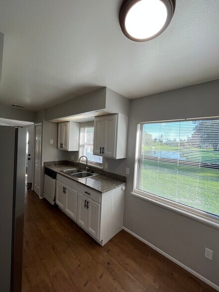 Building Photo - 3230 Vishaal Dr