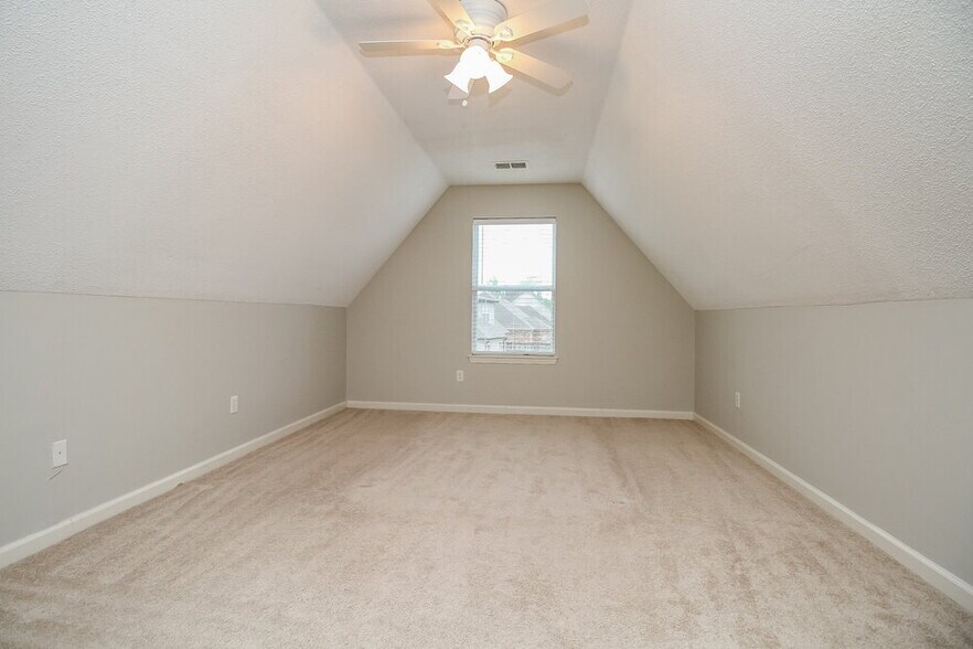 Building Photo - 10237 Hamilton View Dr