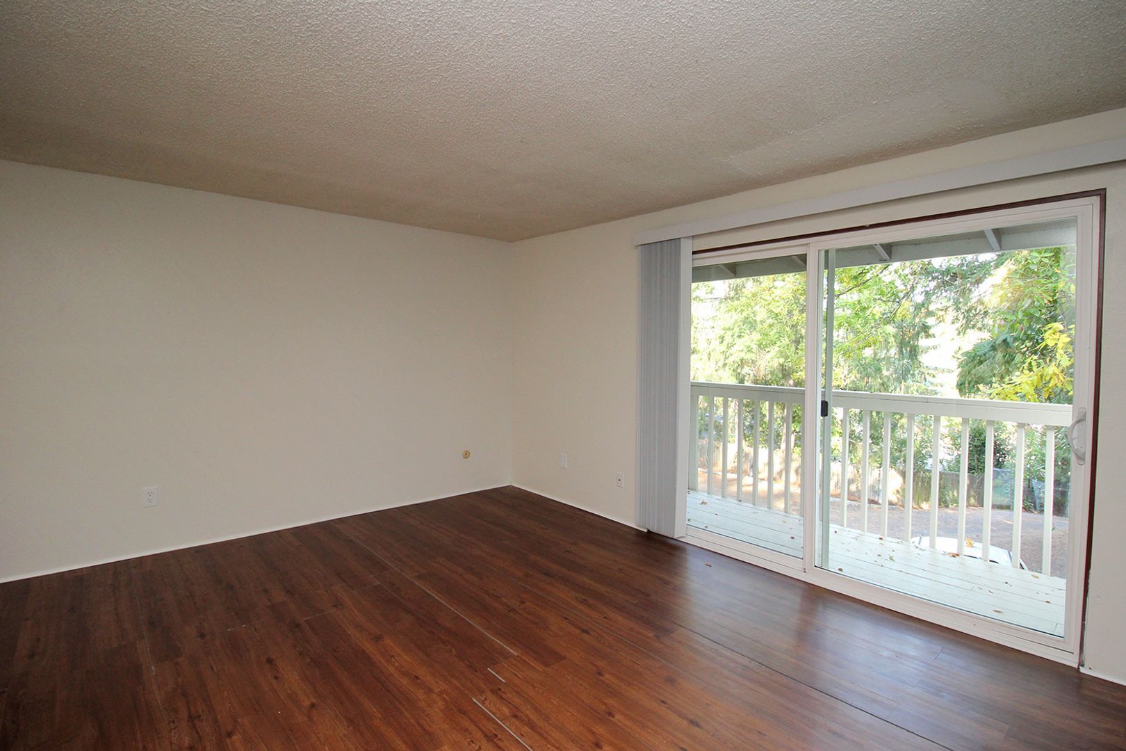 Building Photo - 5704 SW Beaverton Hillsdale Hwy