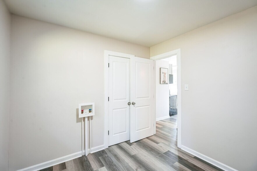 Building Photo - 309 Lagrange St