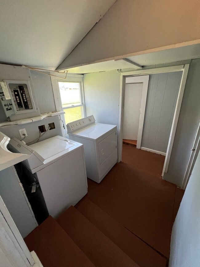 Building Photo - 3 Bedroom 1 Bath Home