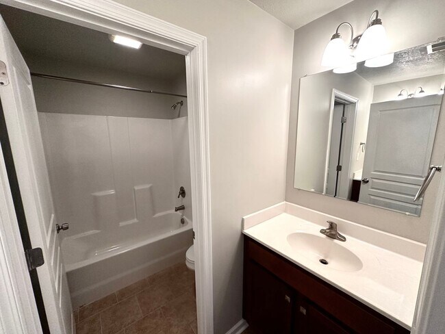 Building Photo - 200 Seasons Circle, Unit 604, Suffolk, Va,...