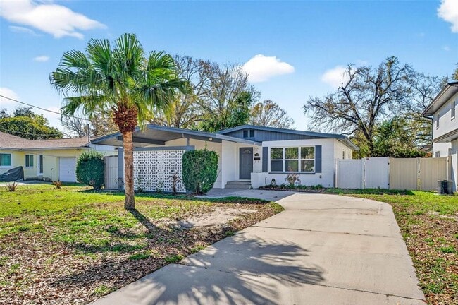 Building Photo - 1012 W Adalee St