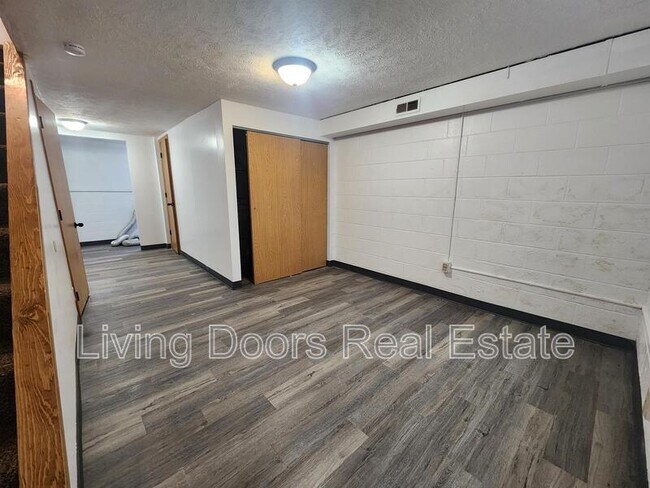 Building Photo - 1511 David Dr