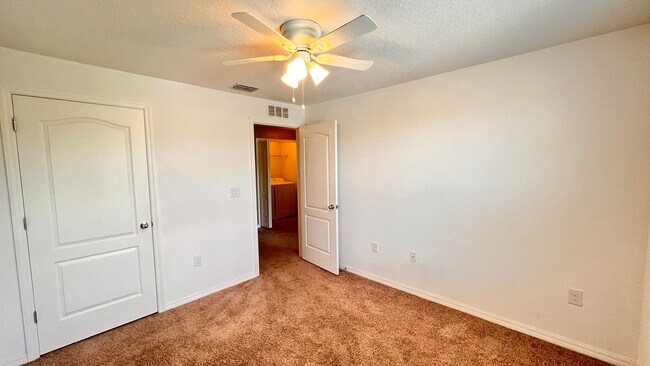 Building Photo - Charming 3 Bedroom, 2 Bathroom Home in Kis...