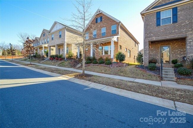 Building Photo - 3215 Lisburn St