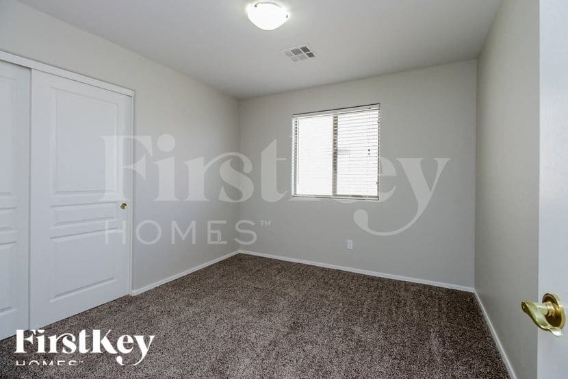 Building Photo - 3849 W South Butte Rd