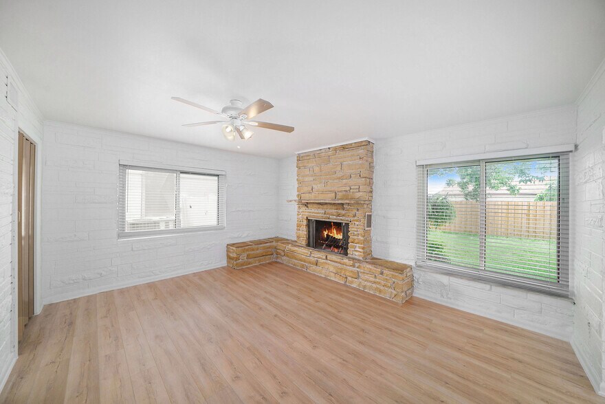 Building Photo - 4711 Travertine Dr