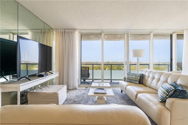 Building Photo - 3554 Ocean Dr