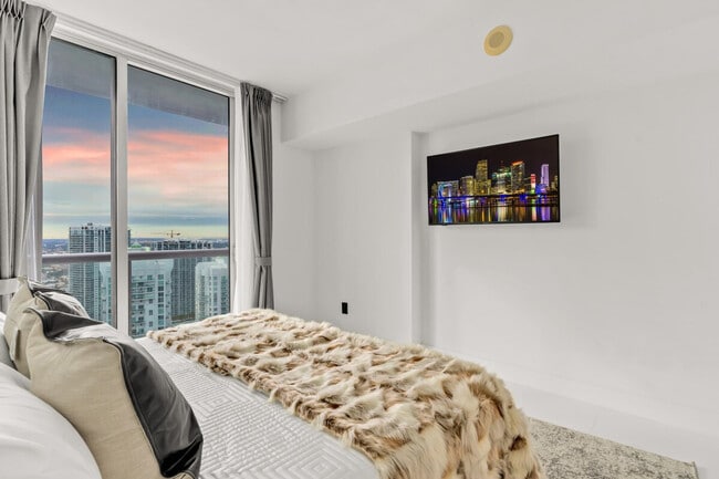 Building Photo - 631 Brickell Ave