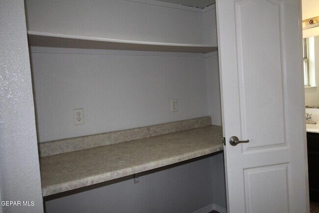 Building Photo - 906 Geronimo Dr