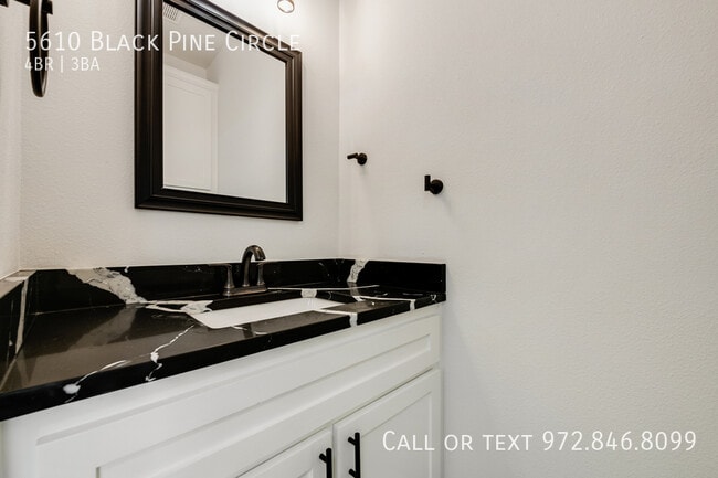 Building Photo - 5610 Black Pine Cir