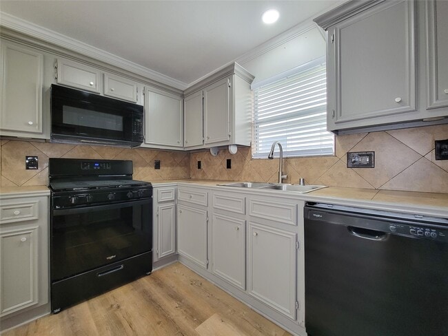 Building Photo - 3658 Villa Glen Dr