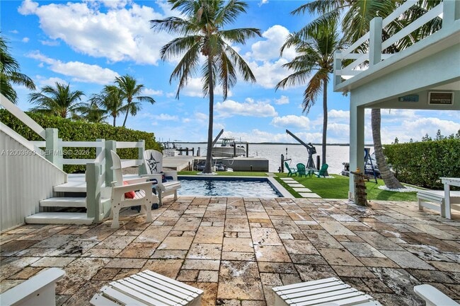 Building Photo - 69 Shoreland Dr