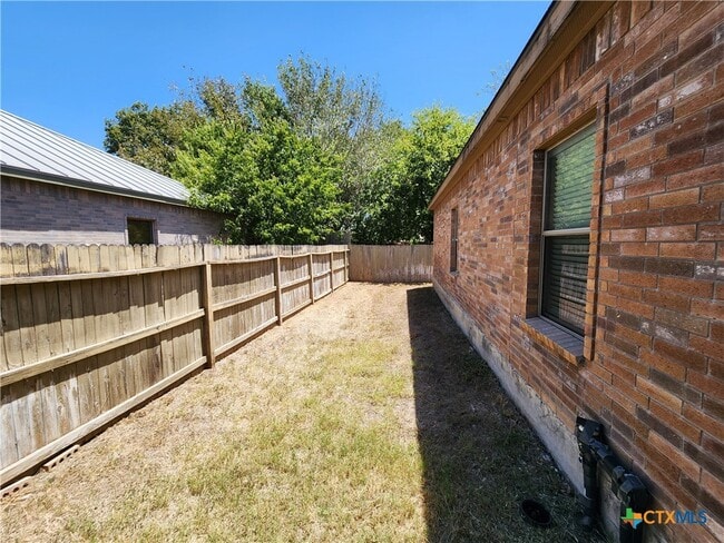 Building Photo - 210 Anne Louise Dr