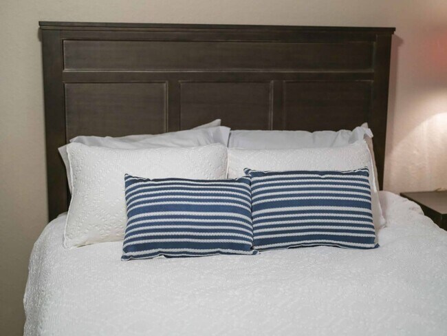 Building Photo - 6 Dogwood Dr